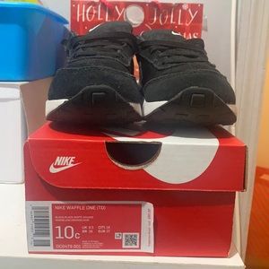 Toddler Nike waffle sneakers